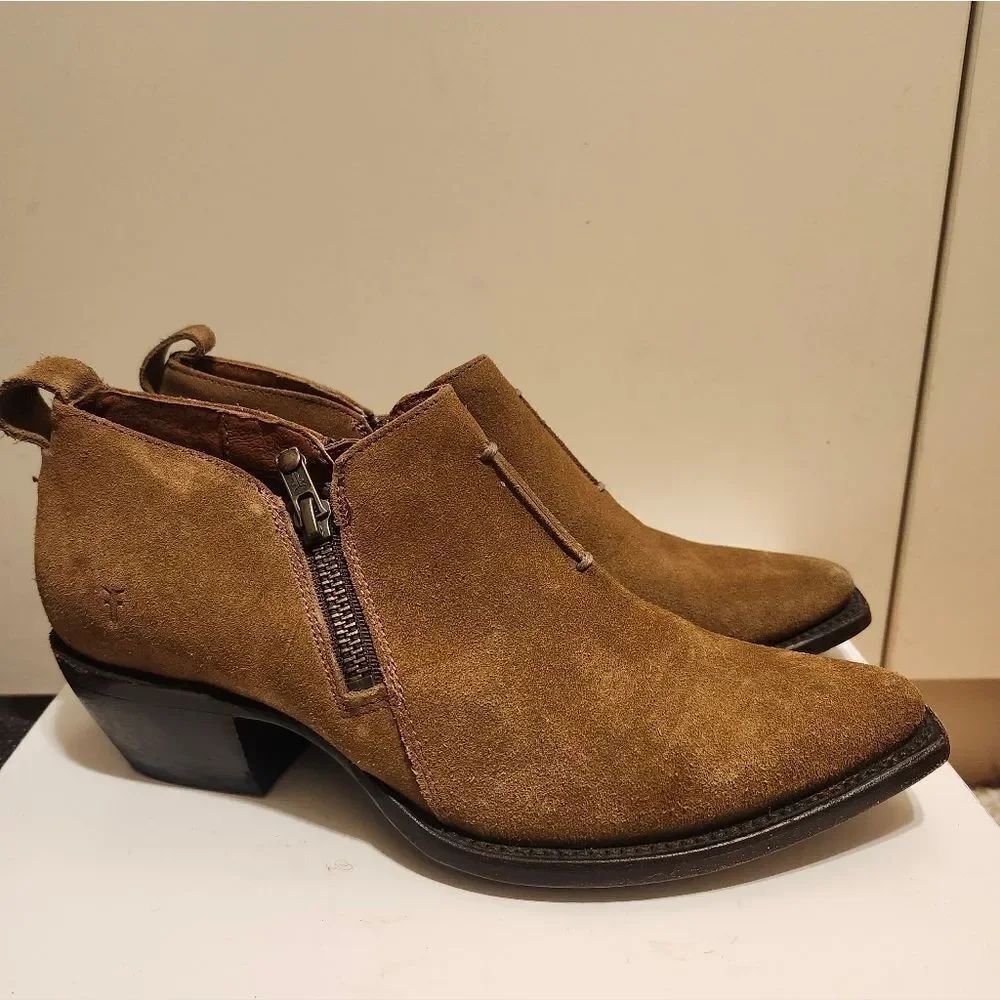 Frye "Sacha Moto" Cognac Suede Dual Zip Western Ankle Boots Sz. 7 Ret.$235